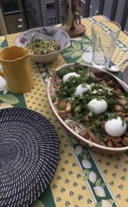 gado gado op het balkon
